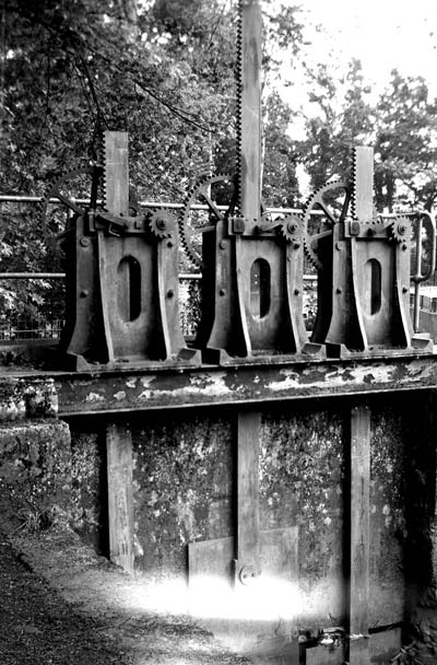 Sluice, Radyr Weir, Cardiff, Wales